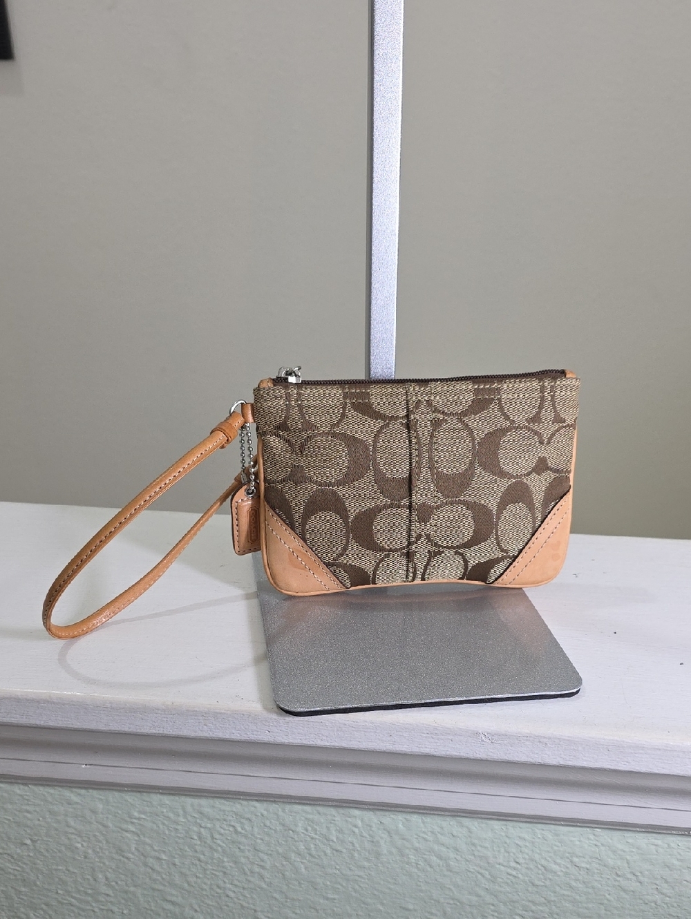 COACH Vintage Jacquard Fabric/Tan Smooth Leather Small Wristlet VGUC
